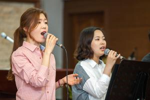  금요찬양집회 'The Call'