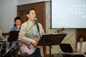  금요찬양집회 'The Call'